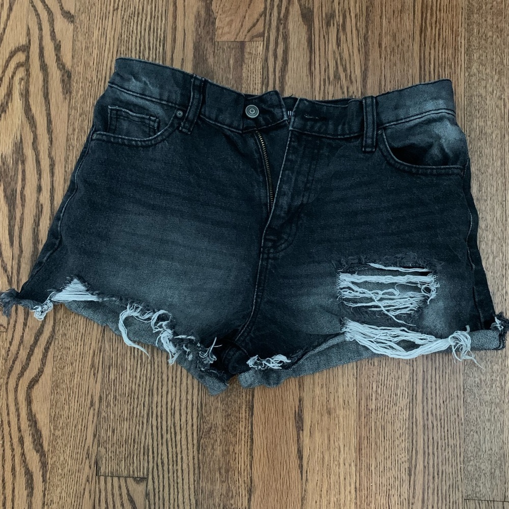 No Boundaries high rise shorts. 🖤must bundle
